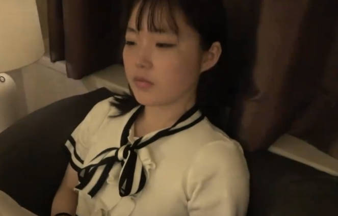 FC2PPV-4738261乡下上京无邪气纯真清纯小姐